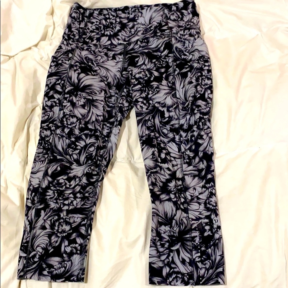 Lululemon Cropped Leggings w/ Pockets